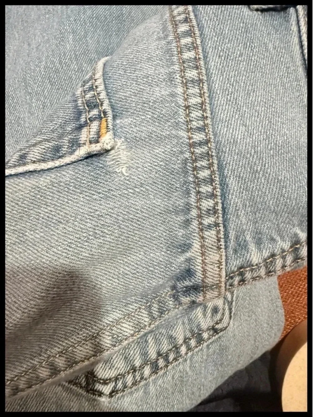 Levi’s 550 Relaxed Fit Men’s Jeans 38x32 Light Wash Denim Distressed 138